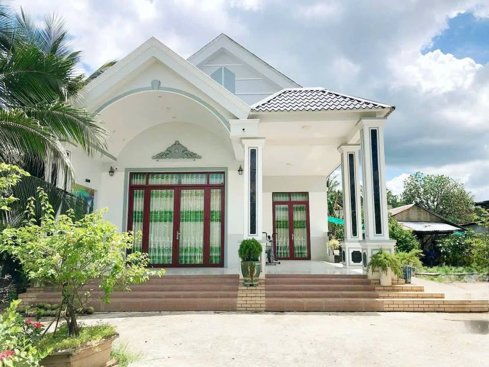 Đất và nhà mặt tiền xã An Hóa Châu Thành Bến Tre 1200m² giá 2.2 tỷ - Nhà sang trọng, tiện ích đầy đủ!