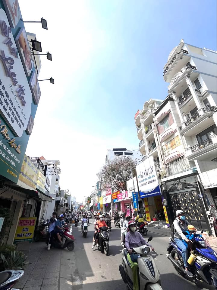 Nhà mặt tiền Nguyễn Văn Đậu, Bình Thạnh 90m² - Giá chỉ 15.999 tỷ!