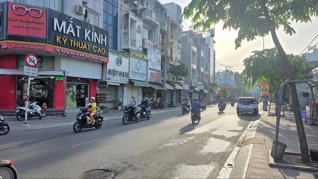 Nhà mặt tiền Trần Hưng Đạo Dĩ An 80m² giá 8 tỷ - Kinh doanh siêu sầm uất!