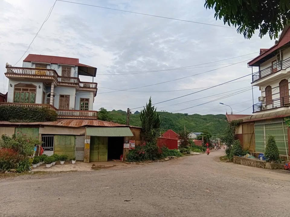 Nhà 3 tầng Mộc Châu 236m² giá 3 tỷ - Đầu tư sinh lời ngay!