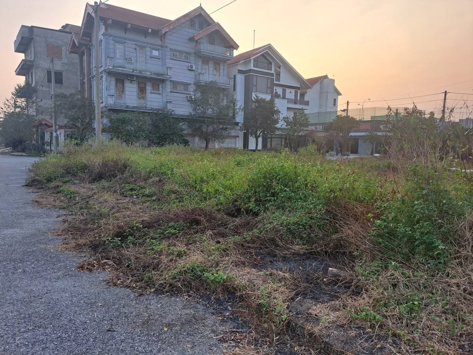 Nhà mặt đường Tây Sơn 3, Quảng Châu, Sầm Sơn 100m² giá 2.1 tỷ - Đầu tư sinh lời ngay!