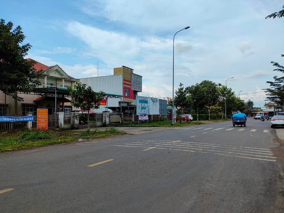 Bán nhà 2/4 Đào Duy Từ, phường Lộc Phát, Bảo Lộc 247m² - Sân rộng, giá chỉ 3.9 tỷ!