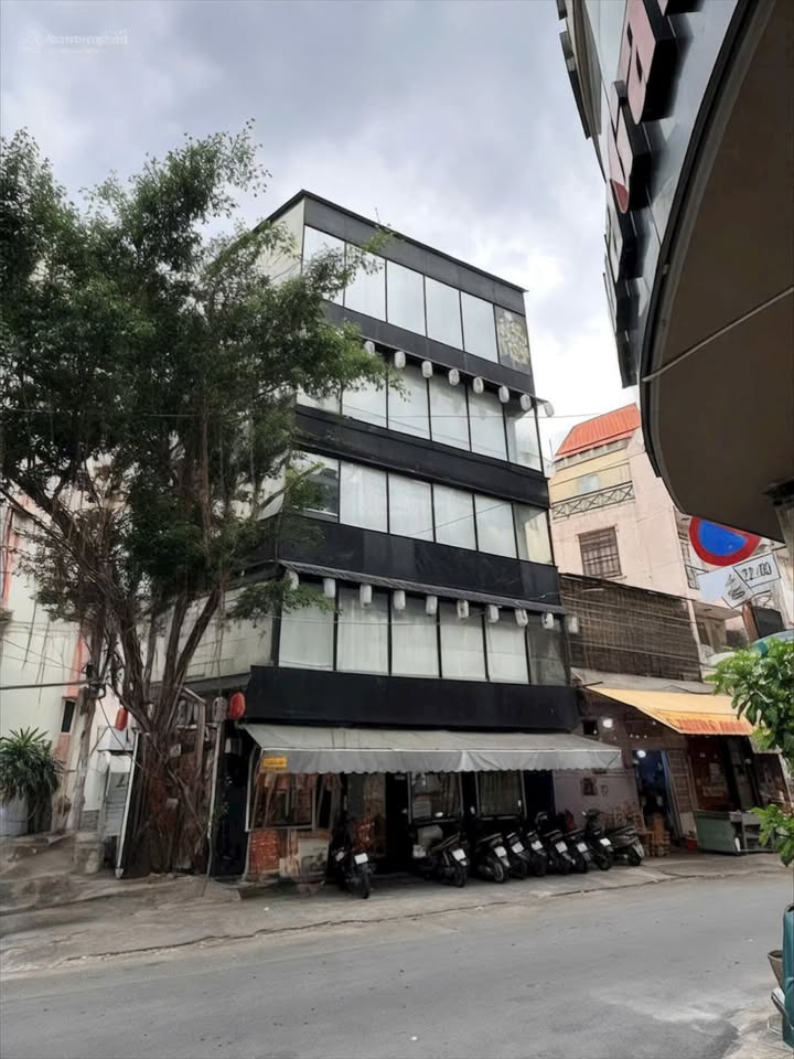 Nhà góc 3 mặt tiền đường Hoa Sữa, Phú Nhuận 50m² giá 40 triệu - Kinh doanh đỉnh cao!