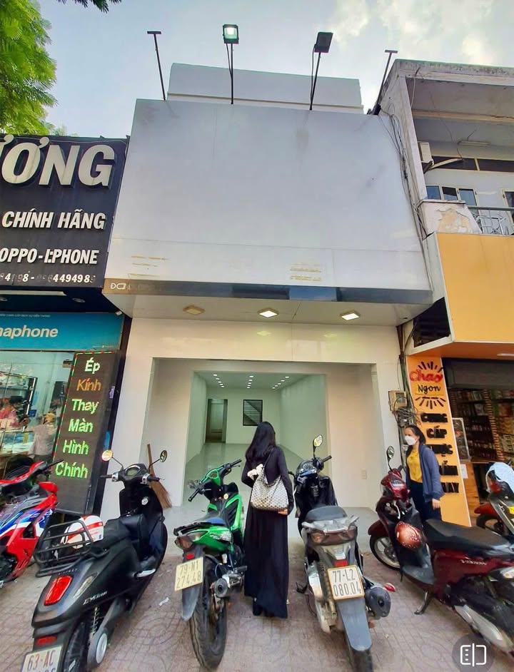 Cho thuê nhà mặt tiền Lê Văn Sỹ, Quận Phú Nhuận 100m² - Vị trí lý tưởng cho shop thời trang!