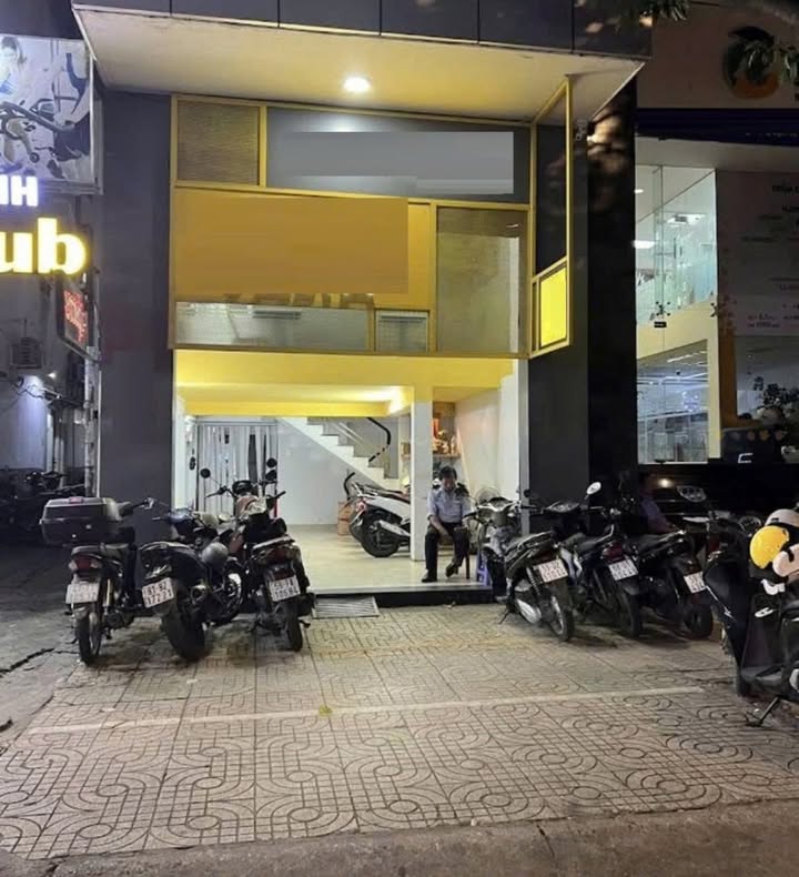 Cho thuê FrontHouse Cao Thắng Quận 3 55m² - Vị trí vàng, kinh doanh thuận lợi