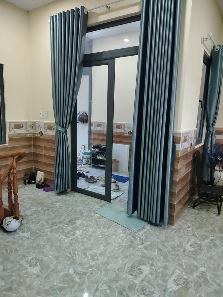 Nhà 2 tầng phường 7 Đà Lạt 50m² giá 2.3 tỷ - Tiện nghi gần chợ và trường học!