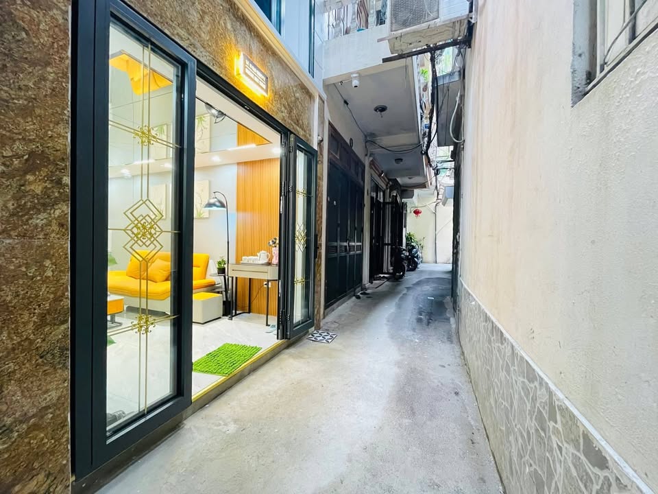 Bán nhà Hoàng Hoa Thám, Ba Đình, 36m² giá 9 tỷ - Thiết kế hiện đại, thang máy