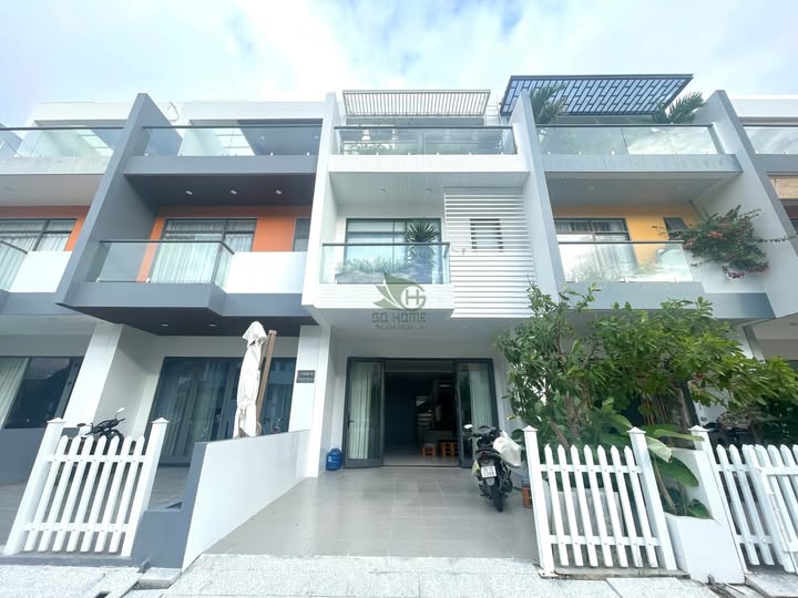 Nhà nguyên căn 3 tầng Vĩnh Thái 250m² giá 30 triệu - Full nội thất mới xây!