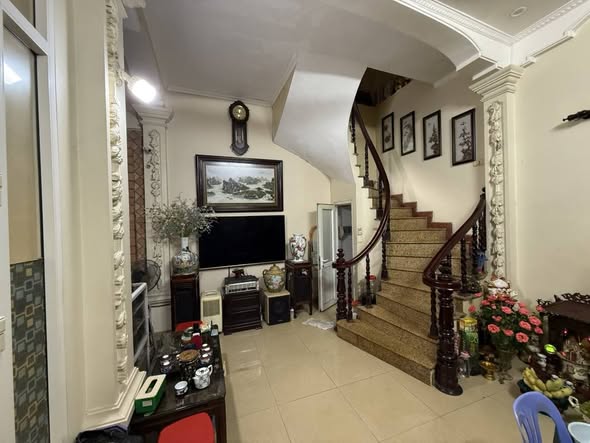 Nhà mặt phố Đê Trần Khát Chân 37m² giá 14.8 tỷ - Kinh doanh đắc địa!