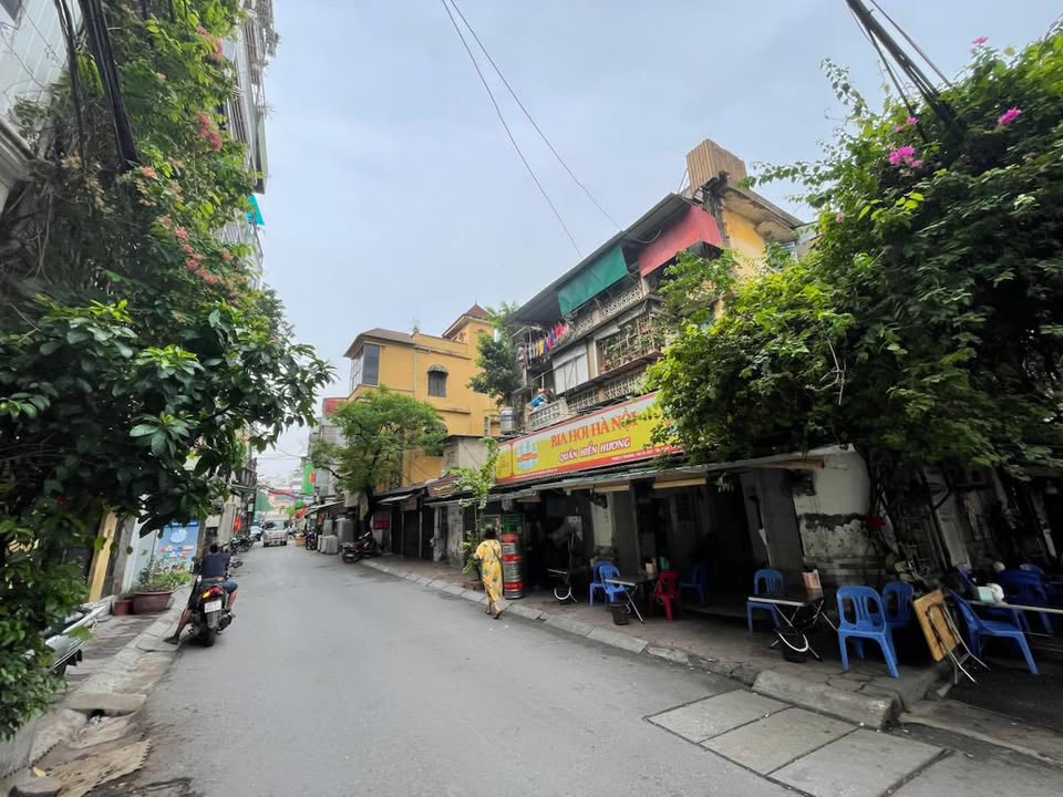 Căn hộ tập thể Văn Chương Đống Đa 100m² giá 5.6 tỷ - Ô tô đỗ trước nhà!