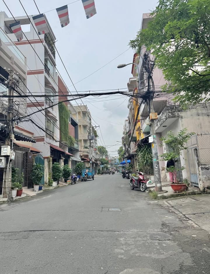 Nhà 2 tầng Quận 11, hẻm xe hơi 56.7m², giá chỉ 6 tỷ - Sổ hồng chính chủ!