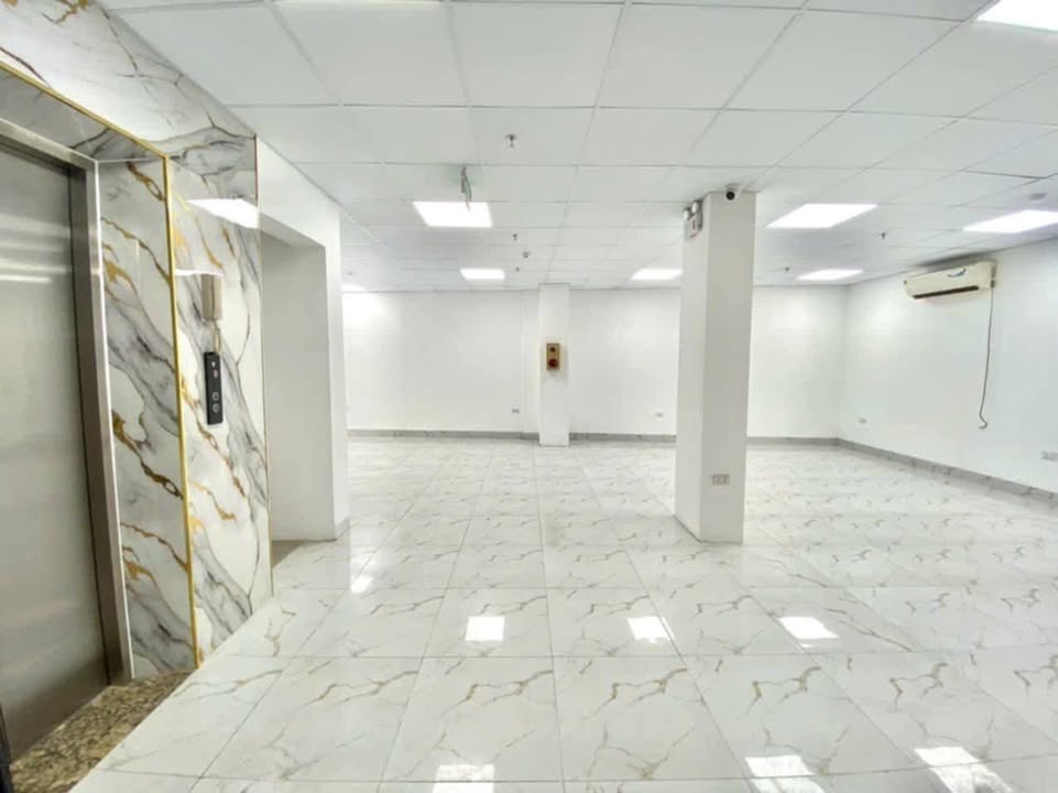 Cho thuê văn phòng 110m² tại Mễ Trì Thượng - Giá 17 triệu, tiện nghi đầy đủ!