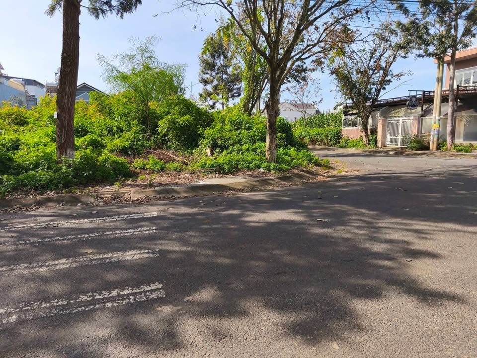 Lô đất 2 mặt tiền Tôn Thất Tùng, Đức Trọng 200m² giá 7 tỷ - Cơ hội đầu tư lý tưởng!