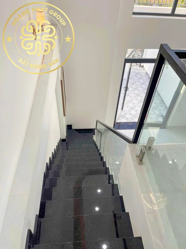 Nhà đẹp 1 trệt 1 lửng KDC Sao Mai, Cà Mau 94m² giá 2 tỷ - Tặng ngay 3 máy lạnh!