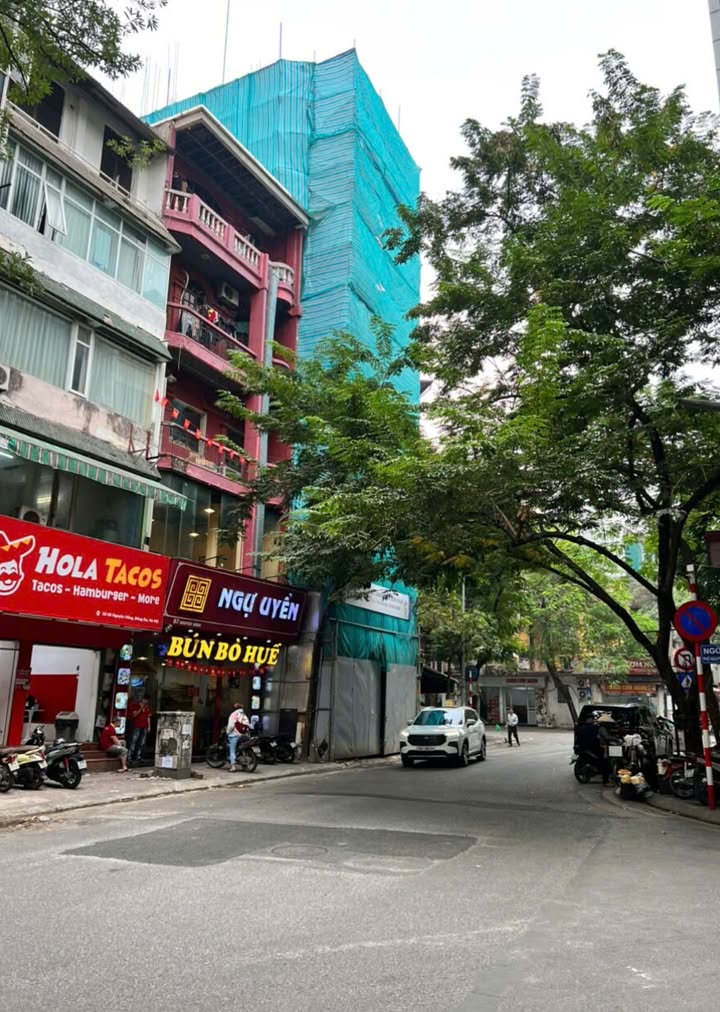 Tòa nhà cho thuê tại Đống Đa, Hà Nội 100m² - Vị trí đắc địa, phù hợp cho ngân hàng!