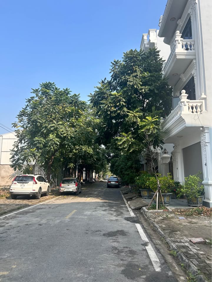 Nhà 3 tầng 1 tum Hương Mạc Từ Sơn 80m² - Sổ đỏ chính chủ, giá chỉ 5 tỷ!