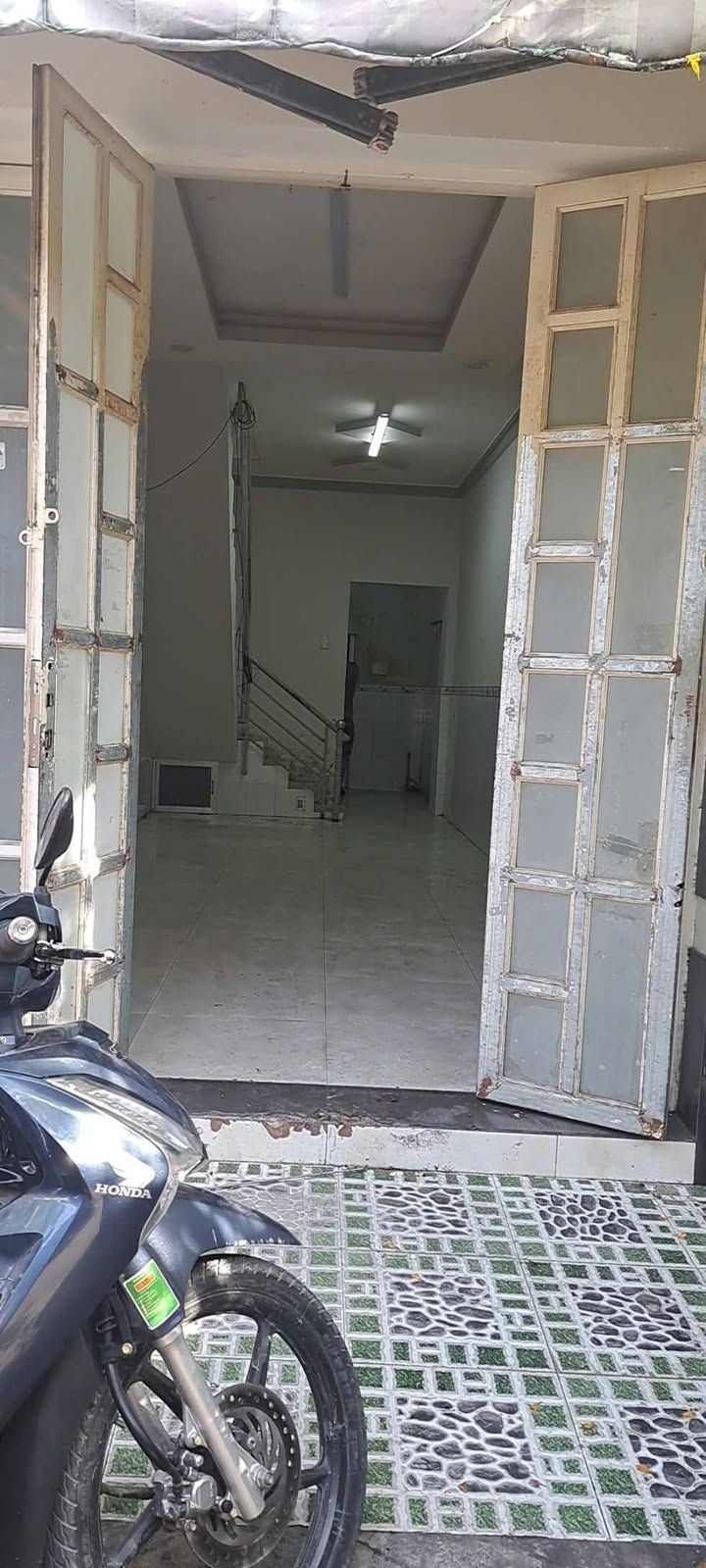 Nhà nguyên căn cho thuê tại Hẻm 568 Lạc Long Quân, 30m² giá 8.5 triệu - Tiện nghi đầy đủ!