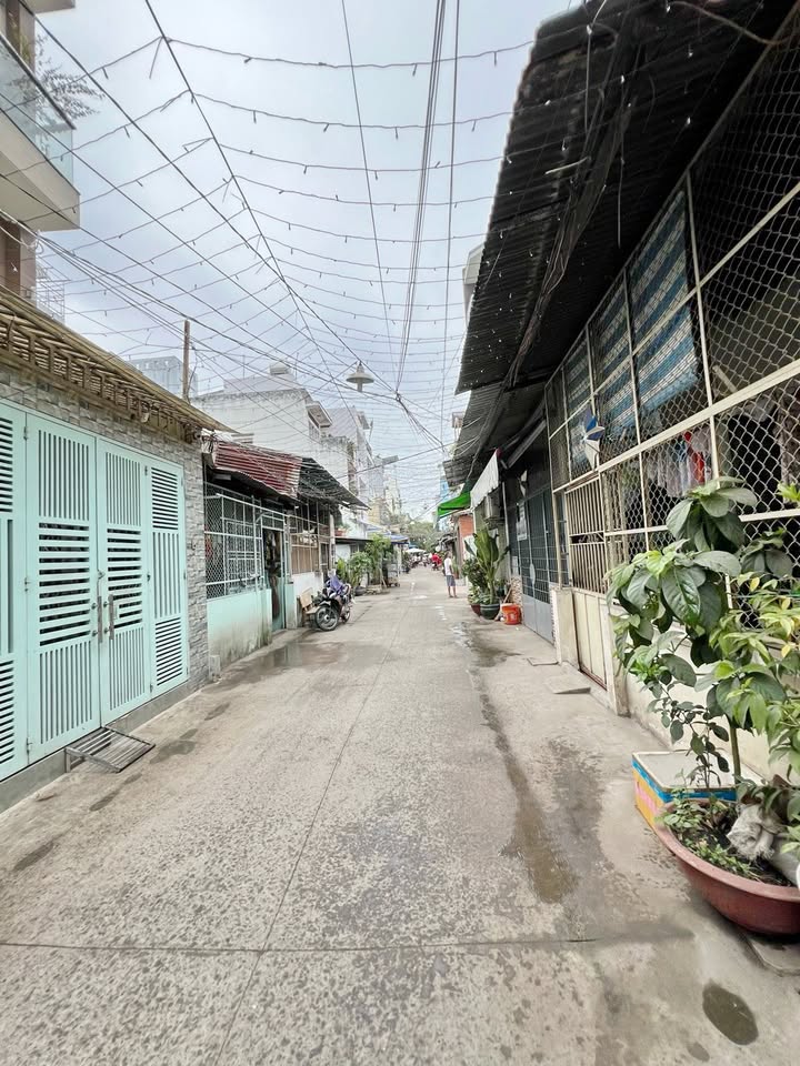 Bán nhà hẻm xe hơi Phạm Hùng, Quận 8, diện tích 116m² - Tiện sửa chữa hoặc xây dựng mới!