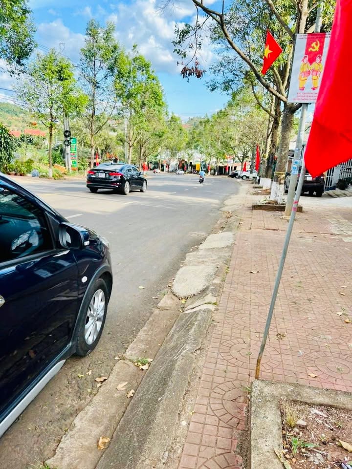 Nhà 2 tầng Nam Gia Nghĩa 120m² giá 3.8 tỷ - Khu kinh doanh sầm uất!