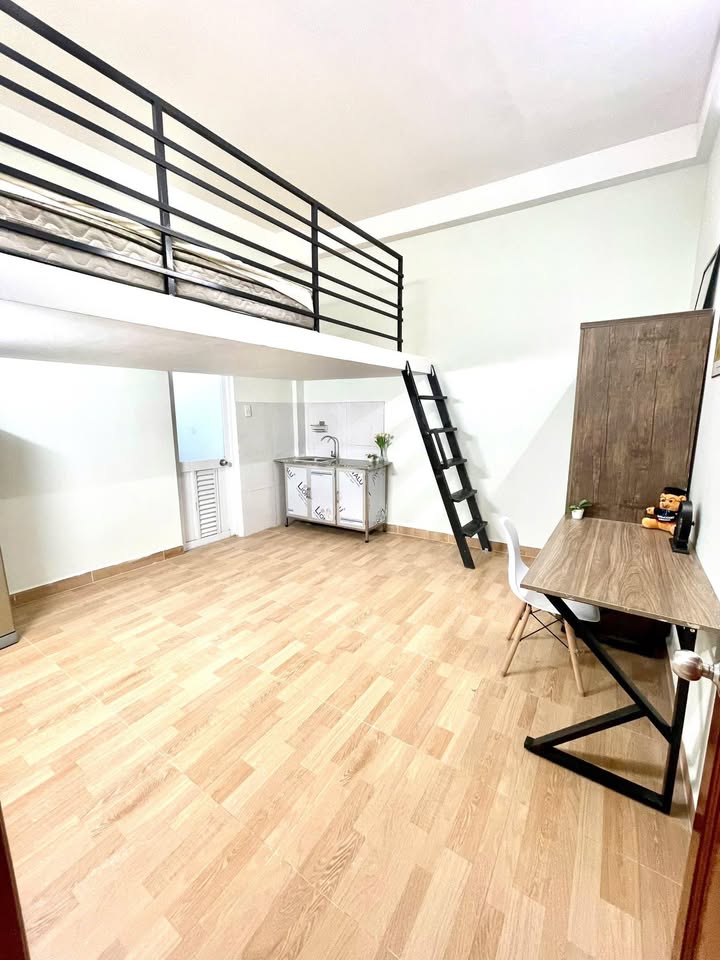 Phòng trọ có gác 25m² tại Thủ Đức - Đầy đủ nội thất, thang máy