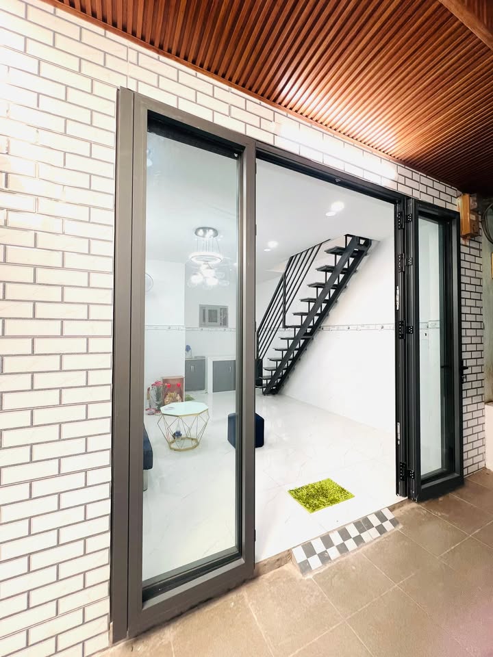 Nhà 1 trệt 1 lầu gần Vincom Lê Văn Việt Q9 - Chỉ 2.35 tỷ, hỗ trợ vay