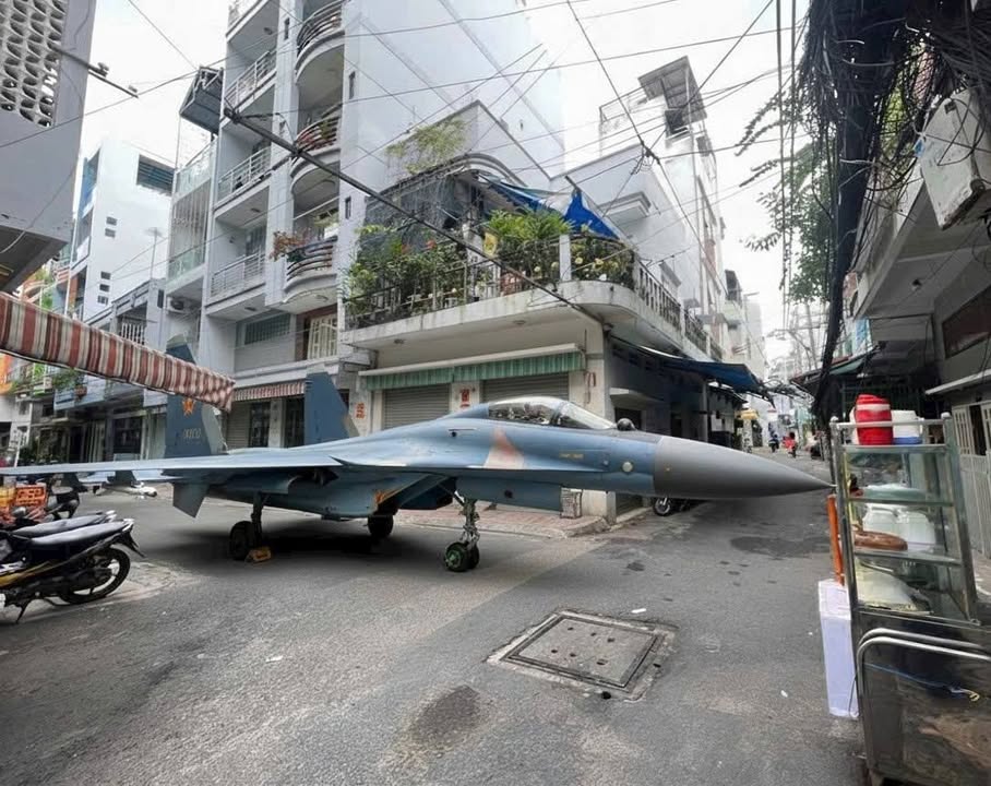 Nhà phố Lê Văn Sỹ, quận 3, 69m² giá 12.2 tỷ - Hẻm rộng xe hơi vào tận nơi!