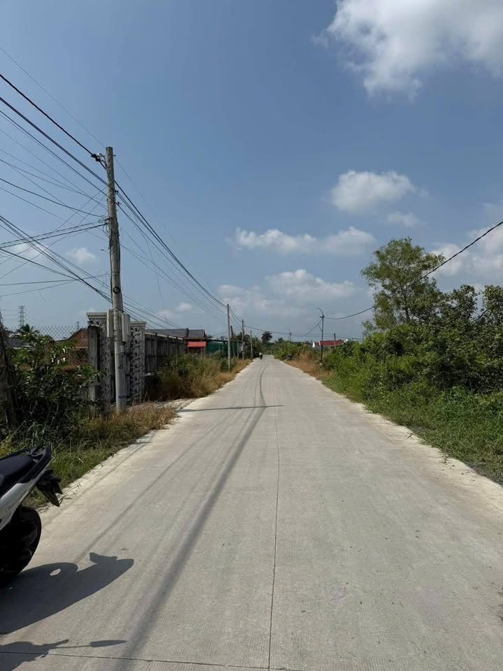 Đất thổ cư 215m² tại Thạnh Đức, Bến Lức - Giá chỉ 2.2 tỷ, sổ đỏ chính chủ!