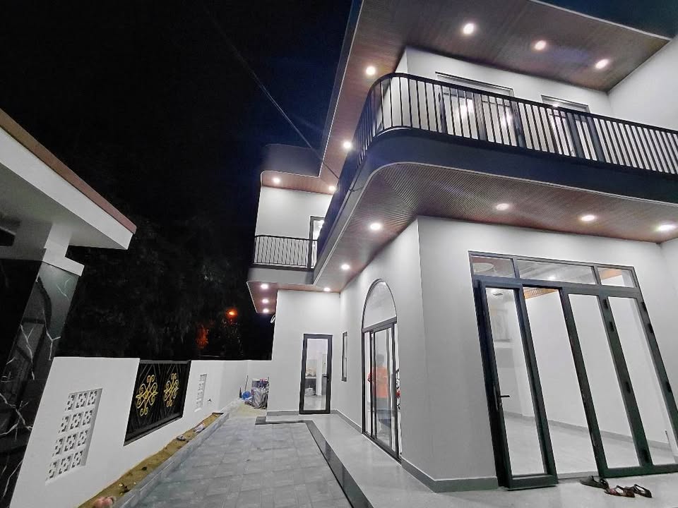 Nhà mới xây 100% Hòa Xuân 120m² giá 3.4 tỷ - Mặt tiền đường lớn