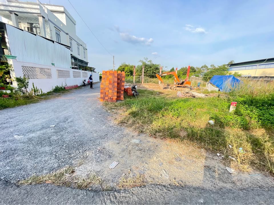 Đất góc 2 mặt tiền xã Củ Chi 122m² giá 2.7 tỷ - Cơ hội đầu tư tuyệt vời!