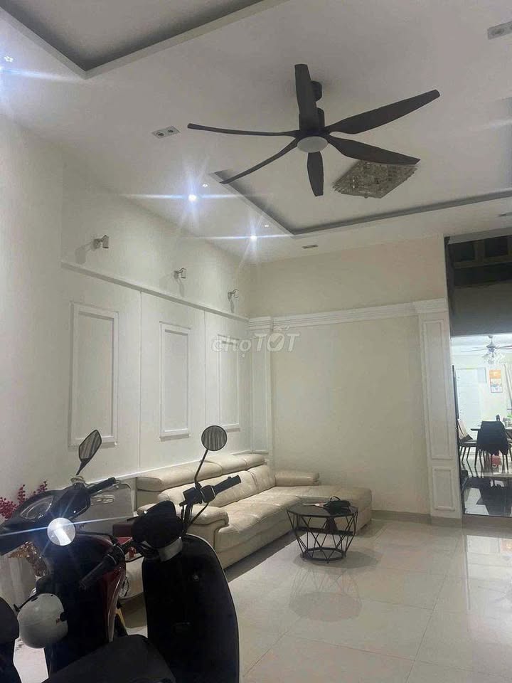 Nhà 4 tầng đường Lý Tự Trọng, Quận Hải Châu 80.8m² giá 11 tỷ - Pháp lý rõ ràng, sẵn sàng ở ngay!