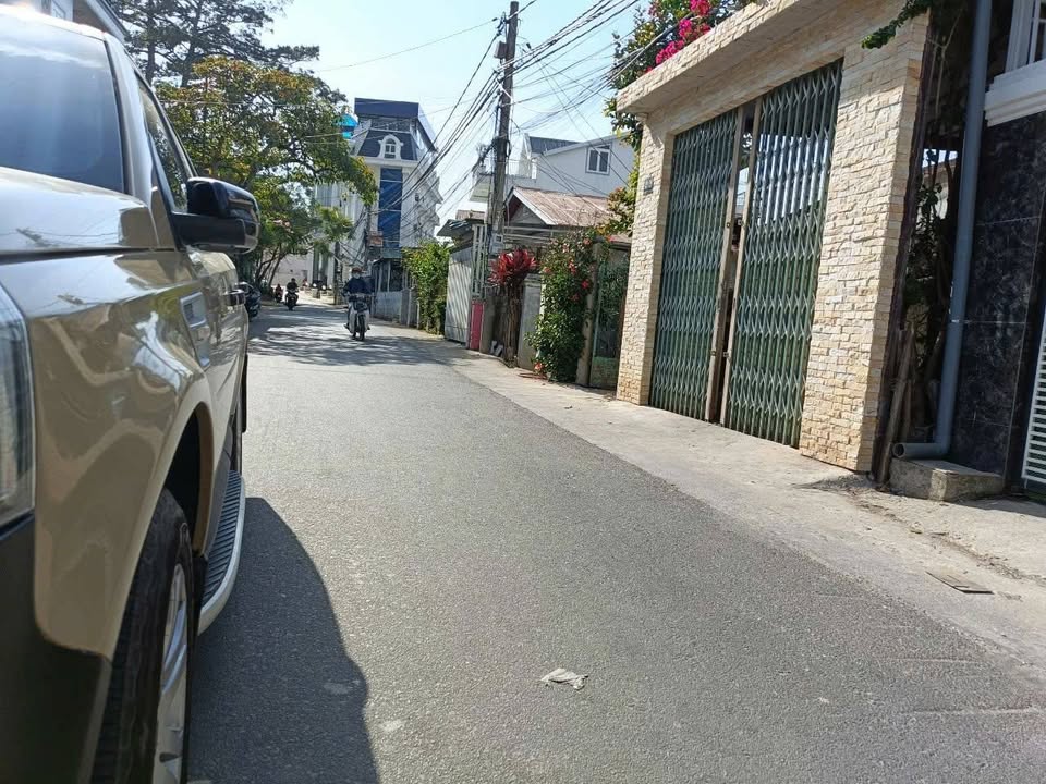 Nhà mặt tiền Đà Lạt 100m² giá 14 tỷ - Kinh doanh cực tốt với thang máy