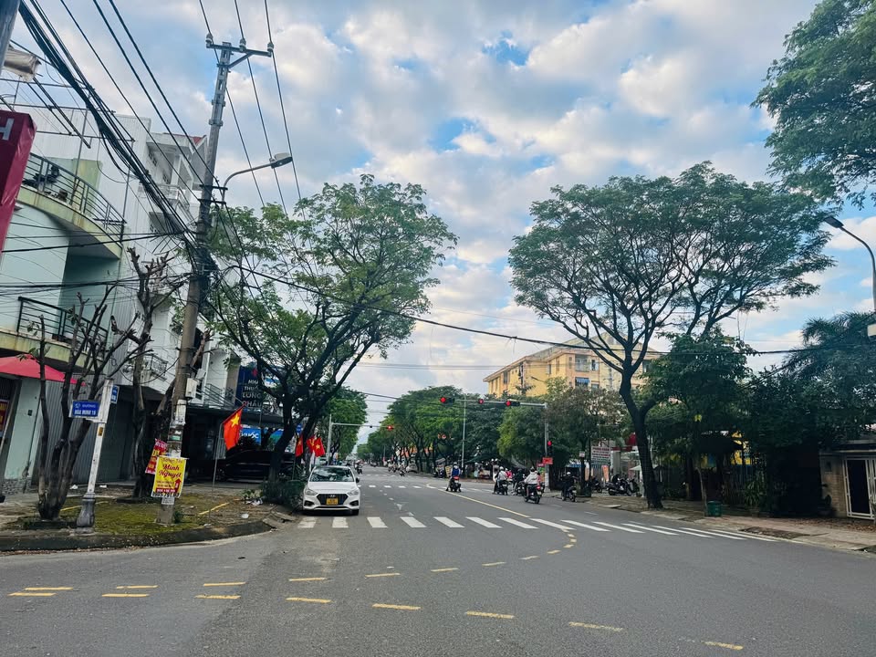 Nhà cho thuê mặt tiền Kinh Dương Vương, Đà Nẵng 100m² giá chỉ 18 triệu/tháng - Phù hợp cho kinh doanh và sinh sống!