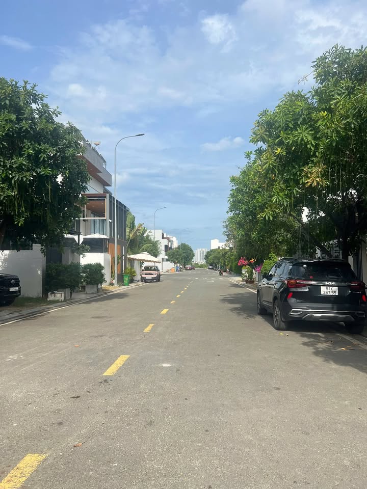 Đất nền Vĩnh Thái Nha Trang 100m² giá 4.8 tỷ - Đối diện công viên xanh tươi!
