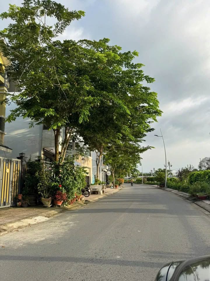 Nhà mặt tiền Bờ Kè Thuân Tiên 61m² giá 2.43 tỷ - Kinh doanh sầm uất!