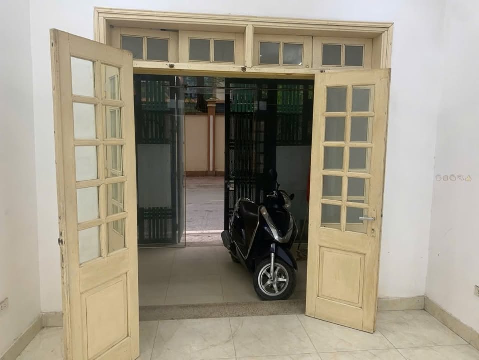 Cho thuê nhà mặt phố Hoàng Sâm, Cầu Giấy 56m² - Thiết kế hiện đại, tiện kinh doanh!