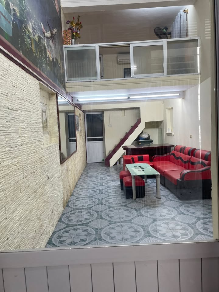 Nhà riêng cho thuê tại đường Tựu Liệt, 40m² giá 6 triệu - Không gian thoáng đãng, đầy đủ tiện nghi!