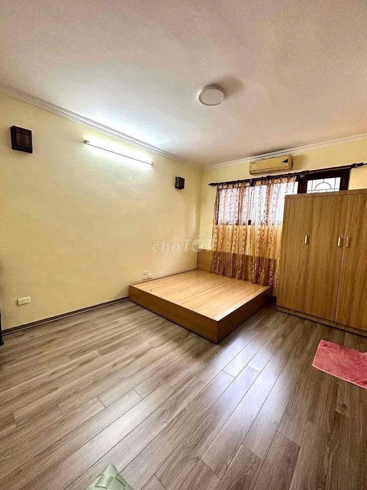 Cho thuê nhà mặt phố Phan Đình Phùng, Ba Đình, Hà Nội 75m² - View thoáng mát, tiện ích đầy đủ!