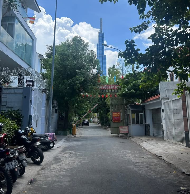 Nhà 4 tầng mặt tiền đường Trần Não, An Khánh Q2 - Chỉ 10.8 tỷ, view Landmark 81 đẹp mê ly!