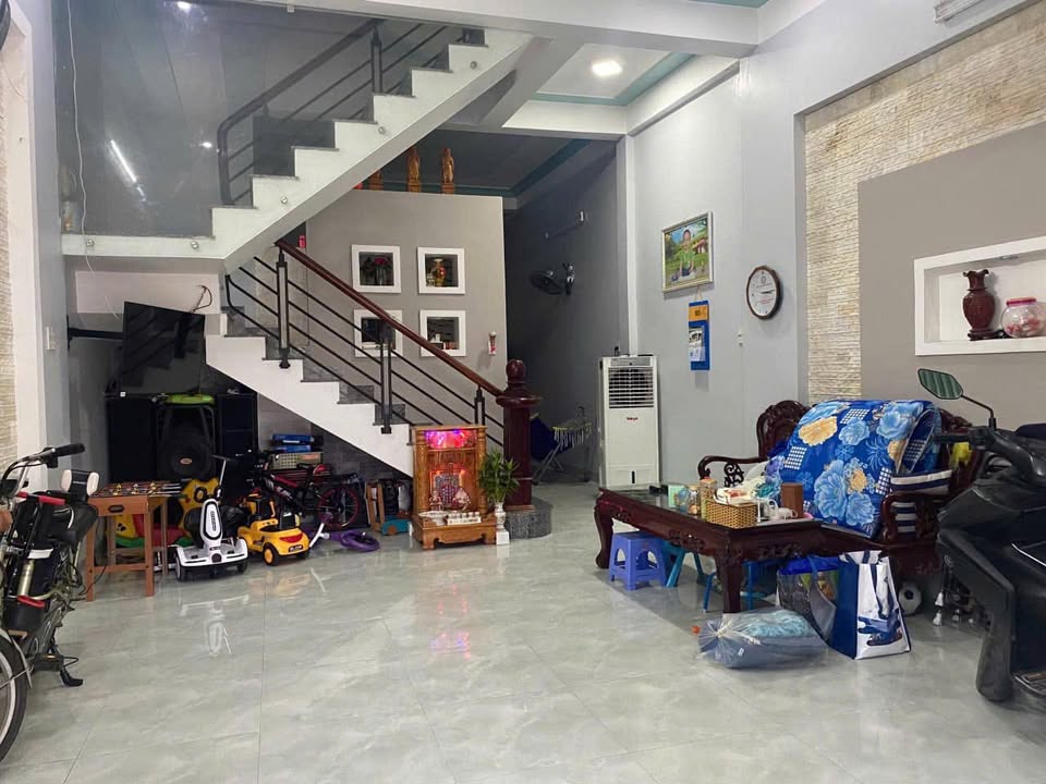 Nhà mặt tiền đường Tú Mỡ 60m² giá 3.3 tỷ - Sổ đỏ chính chủ, sang tên nhanh chóng!