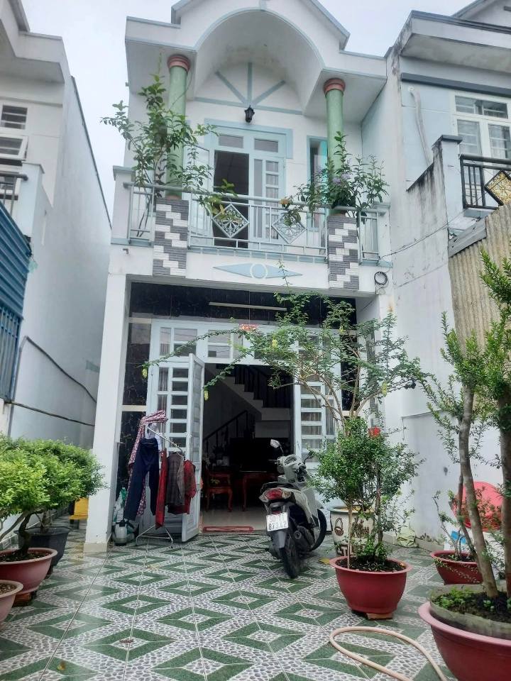 Nhà bán Thới Tam Thôn 100m² giá 2.79 tỷ - Sổ hồng chính chủ, 4 phòng ngủ rộng rãi!