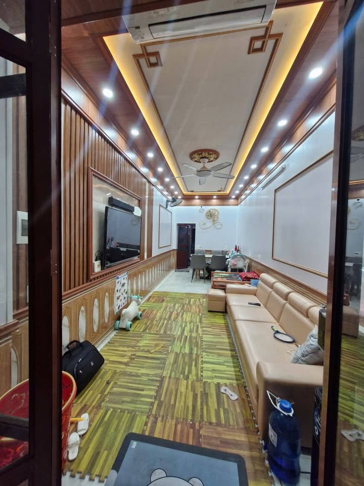 Nhà 3 tầng Trần Đăng Ninh 42m² giá 2.2 tỷ - Ô tô đỗ cửa, thuận tiện đi lại!