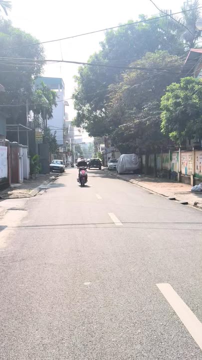 Bán đất tại phường Việt Hưng, quận Long Biên, 80m² - Ô tô tránh, đối diện Nhà Văn hoá!