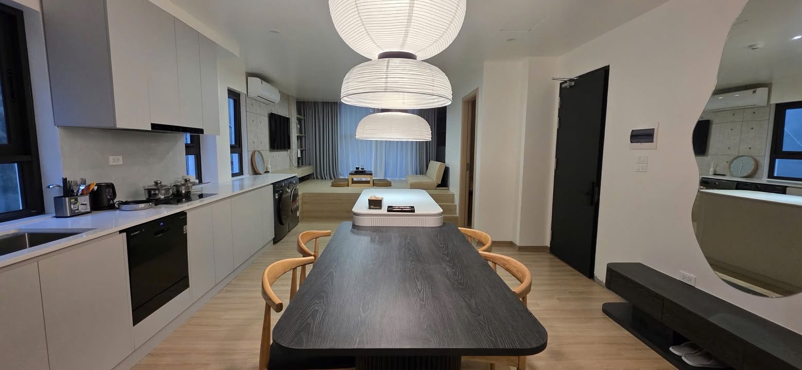 Căn hộ 2 phòng ngủ 2 WC Kim Mã, Ba Đình 80m² - Decor hiện đại, sẵn sàng cho thuê!