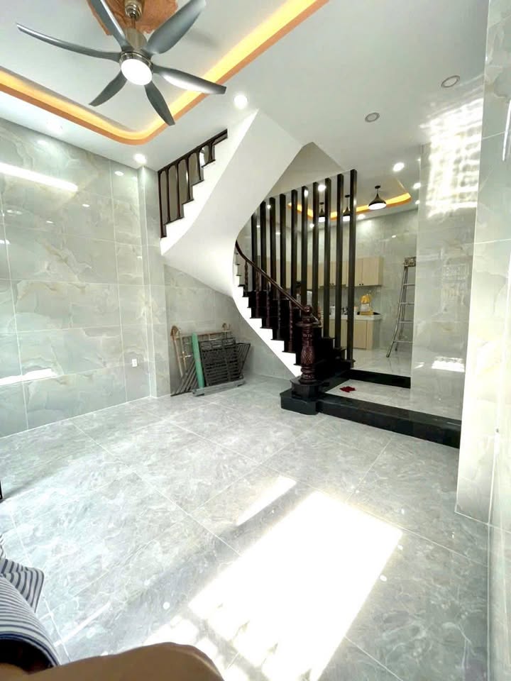 Nhà 4 tầng hẻm 3 gác Phường 4 Quận 8, diện tích 43.2m² - Giá 6 tỷ - Sổ hồng chính chủ!