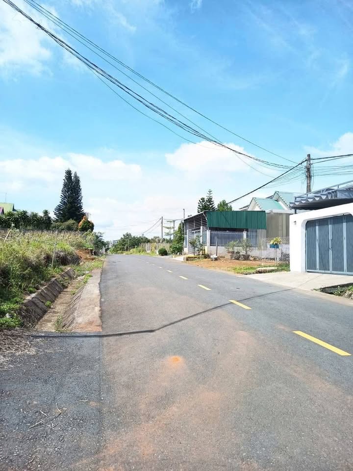 Đất lô góc 2 mặt tiền Nguyễn Trãi, Bảo Lộc 120m² giá 2.1 tỷ - Cơ hội đầu tư tuyệt vời!