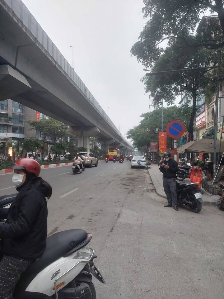 Nhà mặt phố Hào Nam Đống Đa 93m² giá chỉ 20 tỷ - Đầu tư sinh lời nhanh chóng!