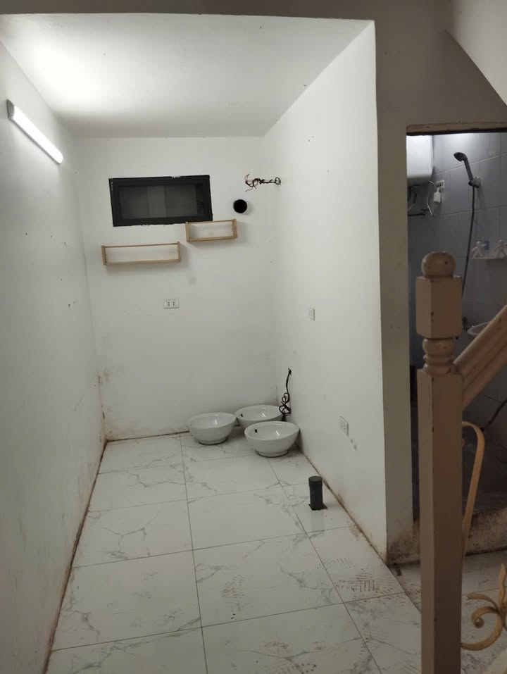 Nhà Mặt Phố Mai Dịch Cầu Giấy 44m² giá 18 triệu - Thích hợp làm văn phòng, spa