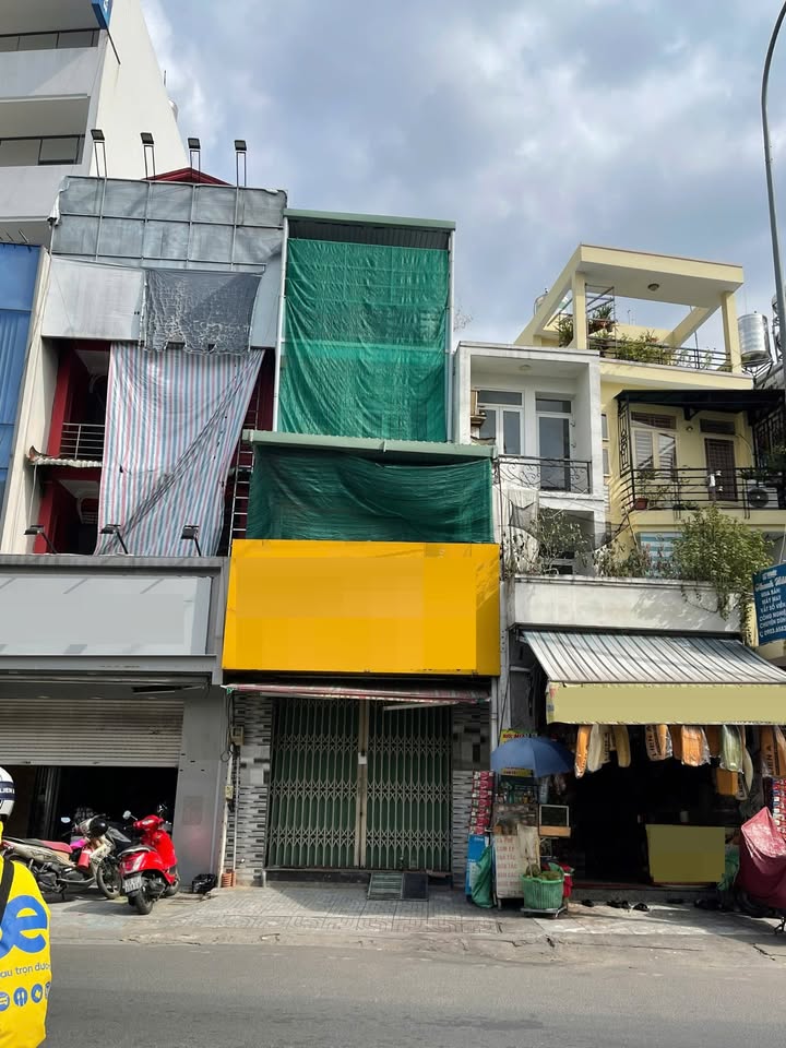 Cho thuê mặt tiền đường Lạc Long Quân, quận Tân Bình 56m² giá chỉ 18 triệu - Vị trí kinh doanh lý tưởng!