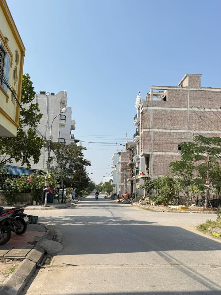 Đất nền TDC A51 Hồ Sen 65m² giá chỉ 9x triệu - Đường 13m thông thoáng!