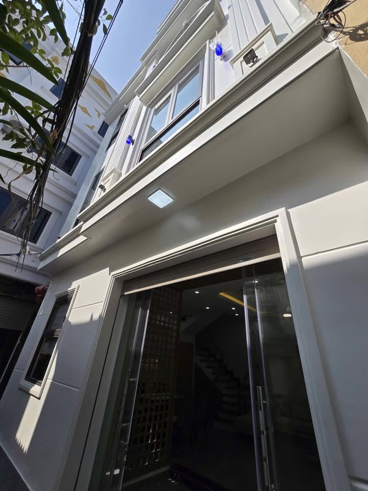 Nhà 4 tầng ngõ 82 Vũ Chí Thắng, 46m² giá 4.35 tỷ - Sổ đỏ chính chủ